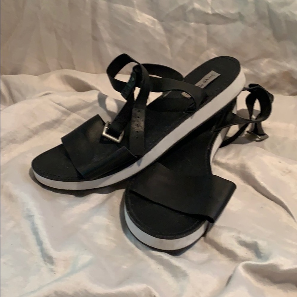 Hardly worn comfortable black sandals